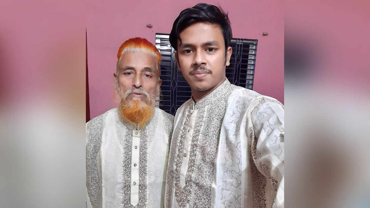বাবার সঙ্গে ছেলের শেষ ছবি। ছবি : পারিবারিক সূত্রে পাওয়া
