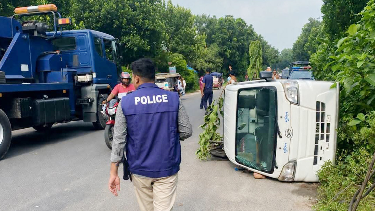 madaripur-police-car-accident