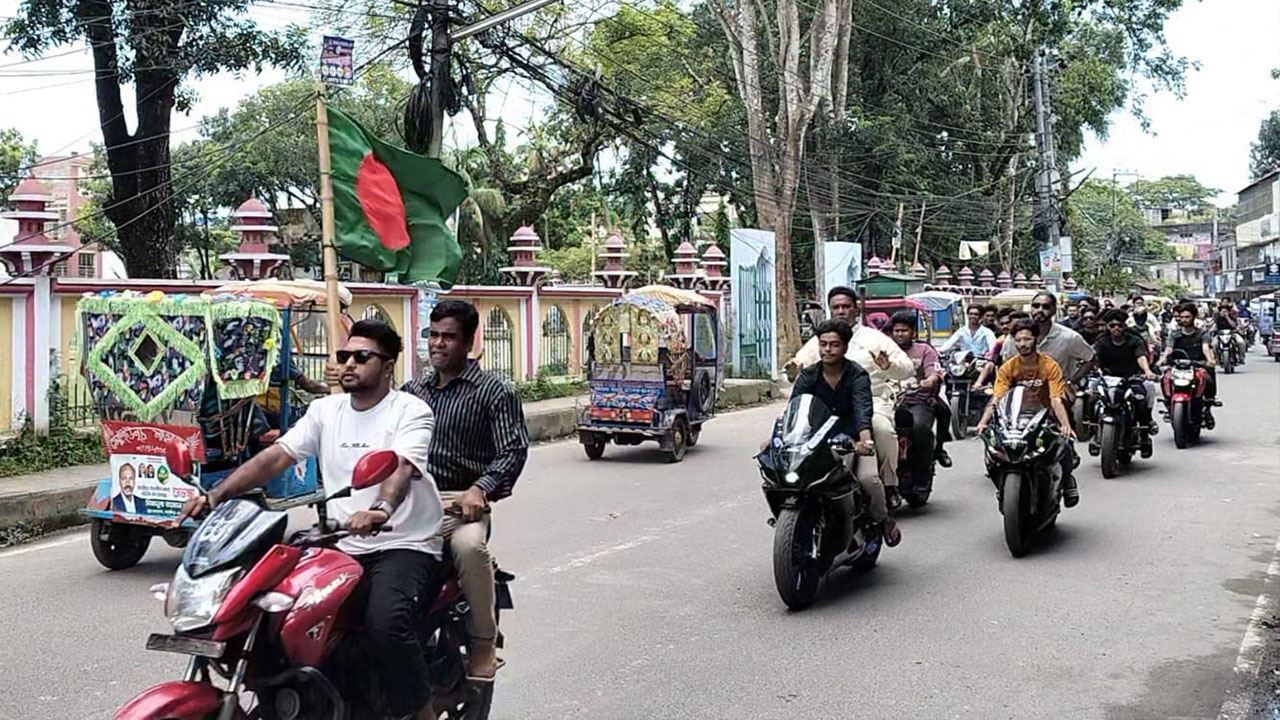 মাদারীপুরে বিএনপির মোটরসাইকেল শোডাউনে ‘জয় বাংলা’ স্লোগান
