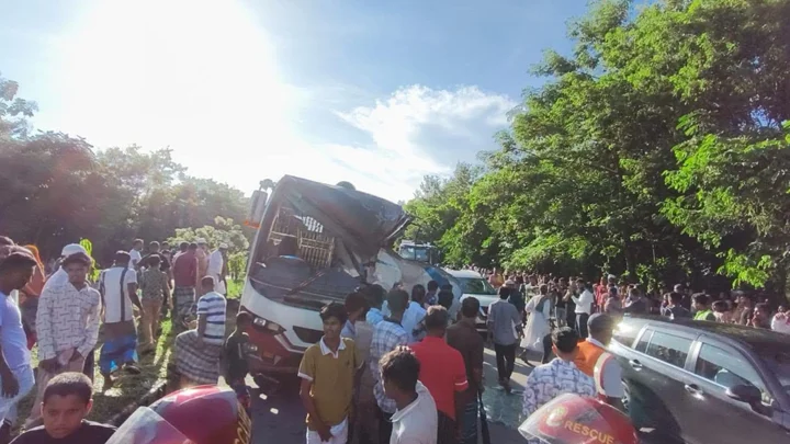 মাদারীপুরে দুই বাসের সংঘর্ষে নিহত ৩, আহত ২৫