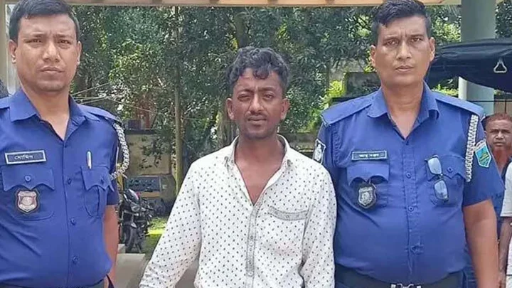 মাদকাসক্ত ছেলেকে পুলিশে দিলেন বাবা