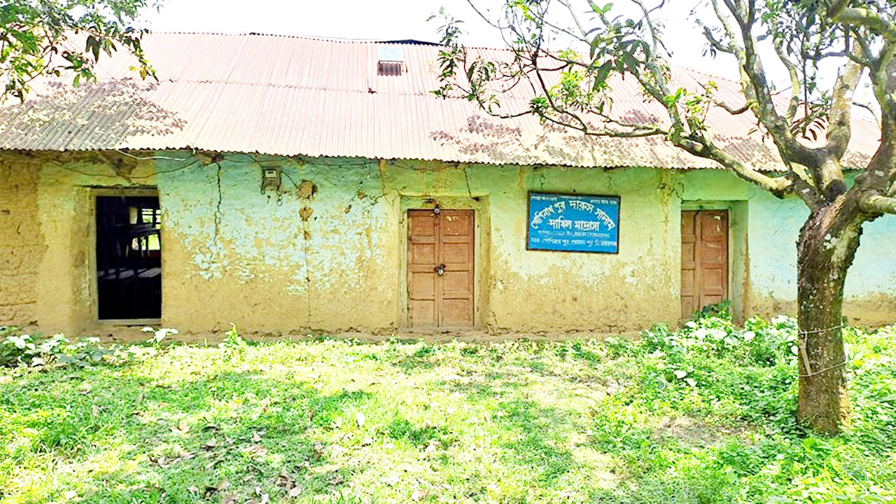 শতভাগ ফেল করা চাঁপাইনবাবগঞ্জের দুই মাদ্রাসার প্রধানকে শোকজ