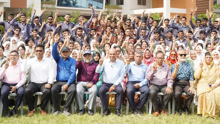মাইলস্টোনে ইংরেজি ভার্সনে শতভাগ পাস, জিপিএ-৫ পেয়েছে ৩১২ জন