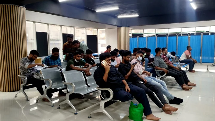 মালয়েশিয়াগামী বাংলাদেশি কর্মীদের মেডিকেল পরীক্ষা শুরু