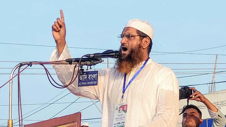 দেয়ালে পিঠ ঠেকে গেলে আট দফা এক দফায় পরিণত হবে: মামুনুল হক