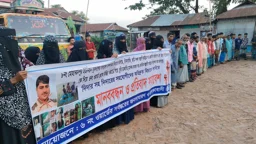 সুবর্ণচরে যুবদল নেতার বিরুদ্ধে চাঁদাবাজির অভিযোগে স্থানীয়দের মানববন্ধন