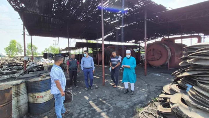 টায়ার পুড়িয়ে ফার্নেস অয়েল তৈরি, প্রতিষ্ঠানকে লাখ টাকা জরিমানা
