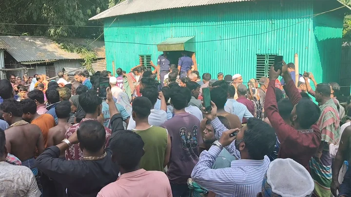 মানিকগঞ্জে স্বামী-স্ত্রী ও দেড় মাসের শিশুর মরদেহ উদ্ধার