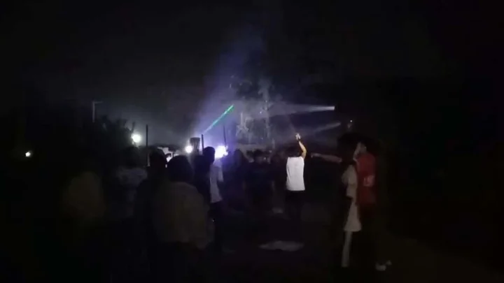 টর্চলাইট জ্বালিয়ে ব্রাহ্মণবাড়িয়ায় সংঘর্ষ