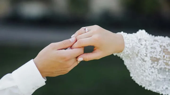 বিয়েতে উকিল বাবা রাখা কি জায়েজ