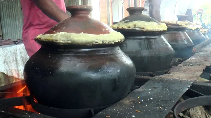 মাটির হাঁড়ির মাংসের টানে মধুপুরের বনে