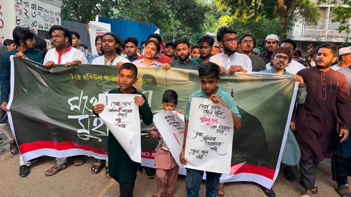 ঢাবিতে ইনকিলাব মঞ্চের মাওলিদ মিছিল