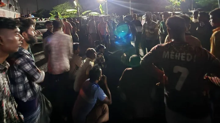 গ্যাস না পেয়ে রাতের বেলা ঢাকা-ময়মনসিংহ মহাসড়ক অবরোধ
