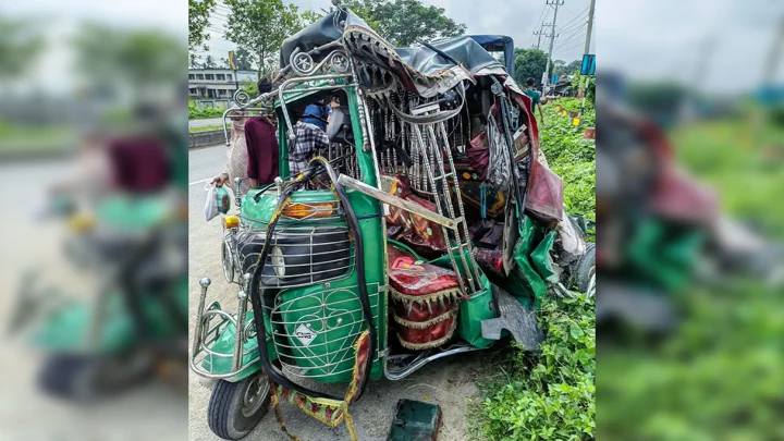 ময়মনসিংহে বাসচাপায় প্রাণ গেল দুইজনের