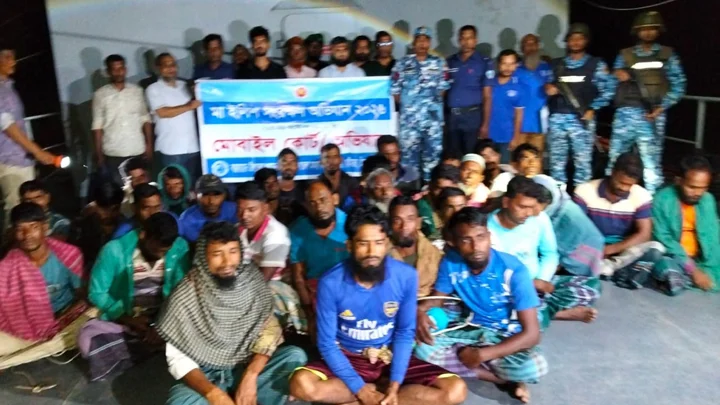 মেঘনায় ইলিশ শিকারের দায়ে ৩০ জেলের কারাদণ্ড