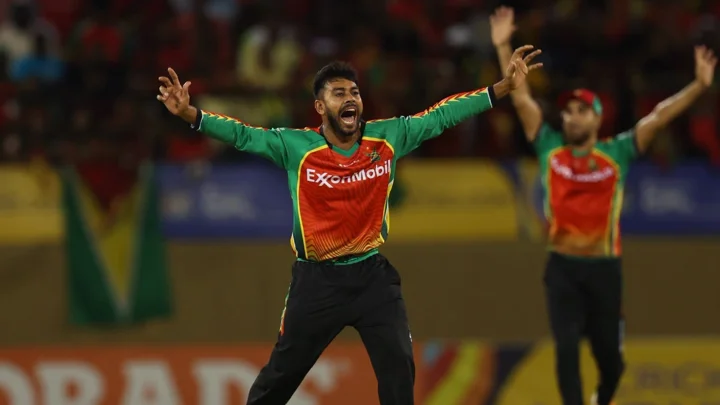 সিপিএলে প্রথম ম্যাচেই মিরাজের তিন উইকেট