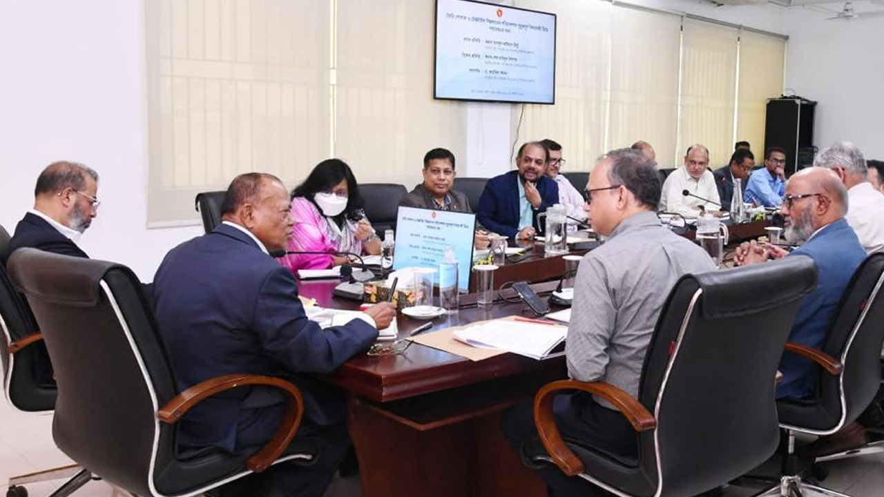 পোশাক শিল্পে পরিবেশগত অনুবর্তিতা নিশ্চিতে প্রযুক্তি ও বাস্তবতার সমন্বয় জরুরি: পরিবেশমন্ত্রী