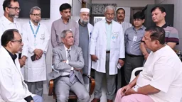 ভূমিমন্ত্রীকে দেখতে হাসপাতালে রাষ্ট্রপতি