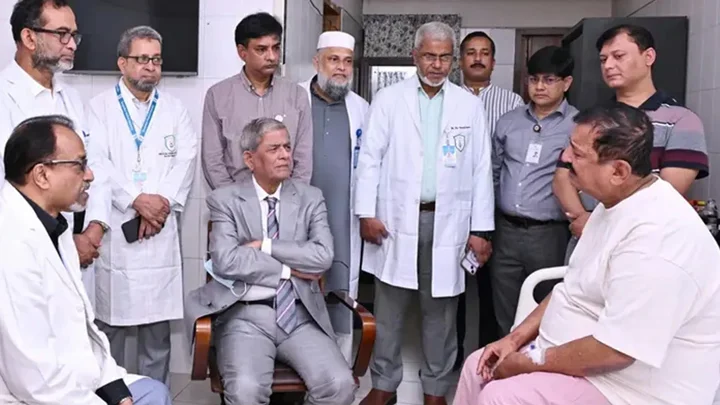 ভূমিমন্ত্রীকে দেখতে হাসপাতালে রাষ্ট্রপতি