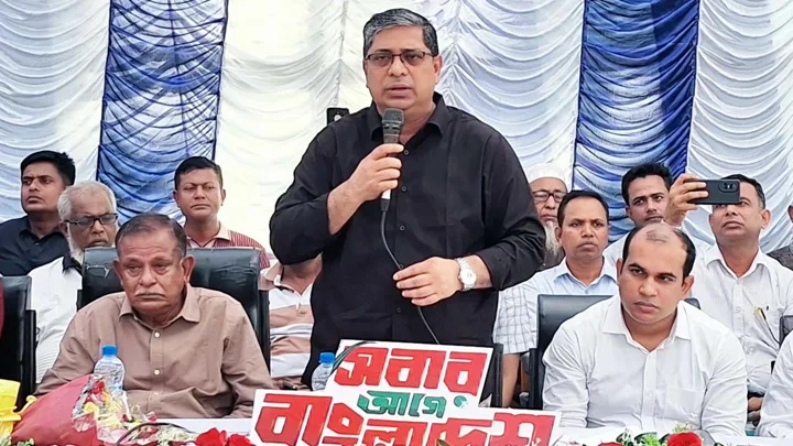 আমরাও চাই হাসিনা আসুক, তার বিচার দেখতে অপেক্ষায় মানুষ: মীর শাহে আলম