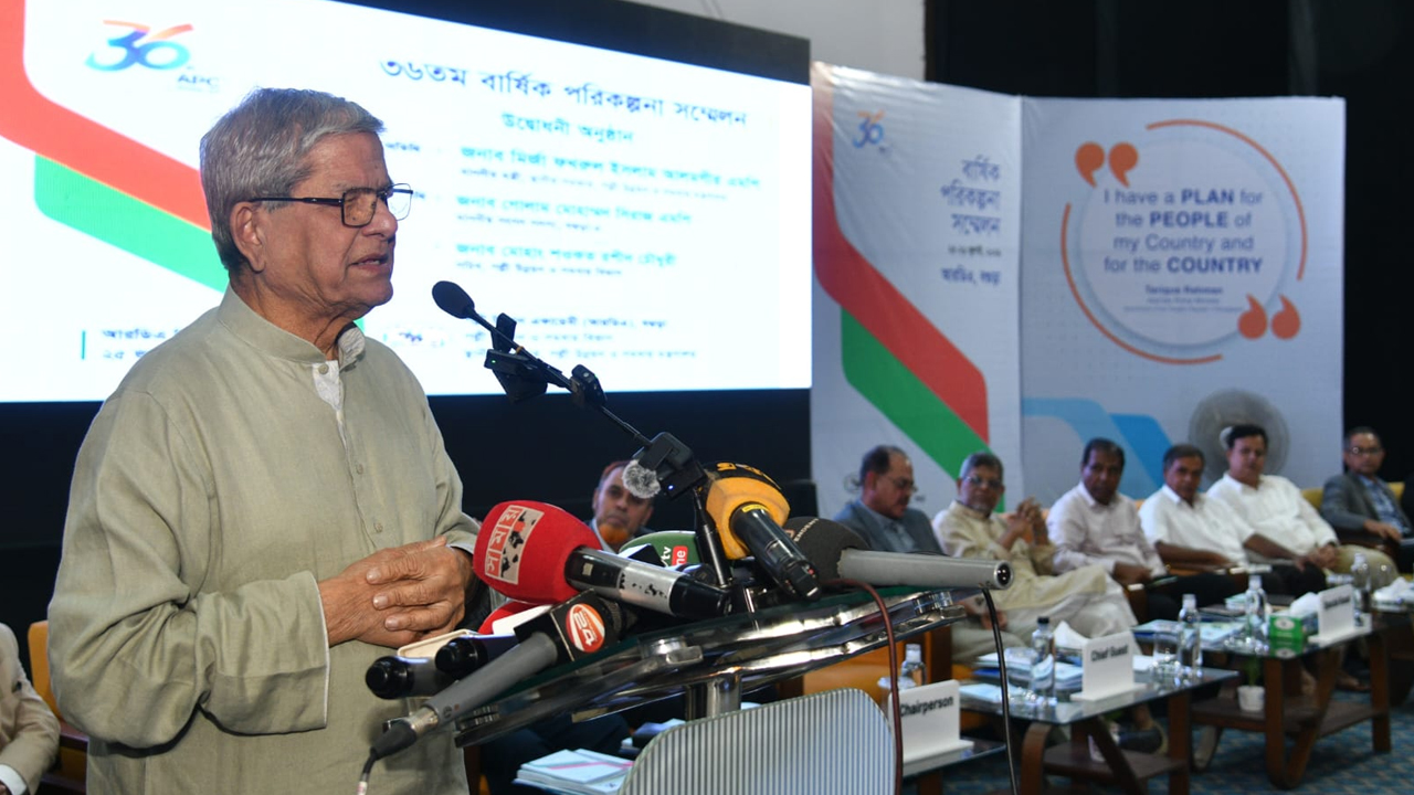 রাজনৈতিক বিতর্ক নয়, গবেষণা ও উদ্ভাবনে গুরুত্ব দিন: স্থানীয় সরকারমন্ত্রী