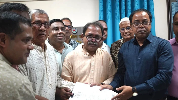 ঠাকুরগাঁও-১ উপনির্বাচন: মনোনয়নপত্র জমা দিলেন বিএনপির প্রার্থী মির্জা ফয়সল