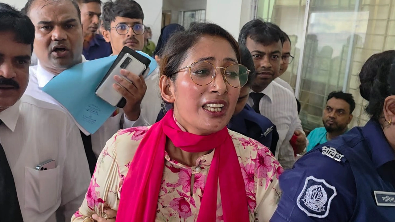 ‘জয় বাংলা’ স্লোগান দিয়ে আলোচিত মডেল মিষ্টি সুবাস গ্রেপ্তার