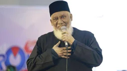 ২৫ পয়সার ঋণ পরিশোধ করতে ৫৫ বছর আগের বন্ধুকে খুঁজছেন চট্টগ্রামের শিল্পপতি