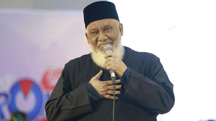 ২৫ পয়সার ঋণ পরিশোধ করতে ৫৫ বছর আগের বন্ধুকে খুঁজছেন চট্টগ্রামের শিল্পপতি