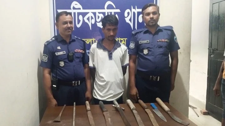 অস্ত্রসহ ডেভিড ইমনের সহযোগী ‘টেস্টার মোবারক’ গ্রেপ্তার