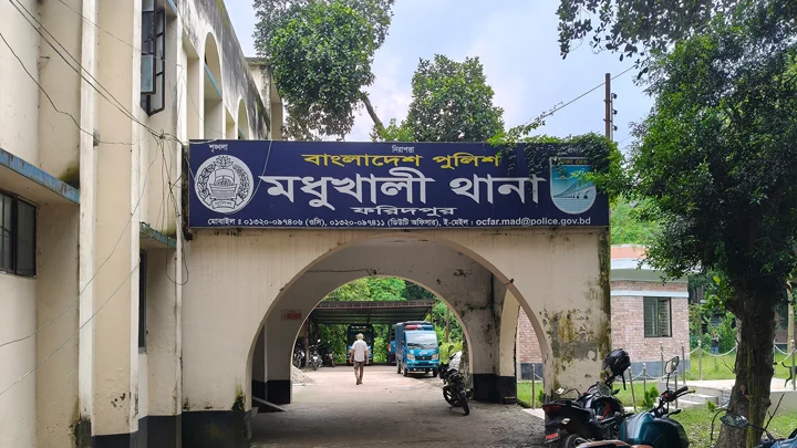 চুরির অপবাদে ১৪ বছরের শিশুকে হাত-পা বেঁধে নির্যাতন