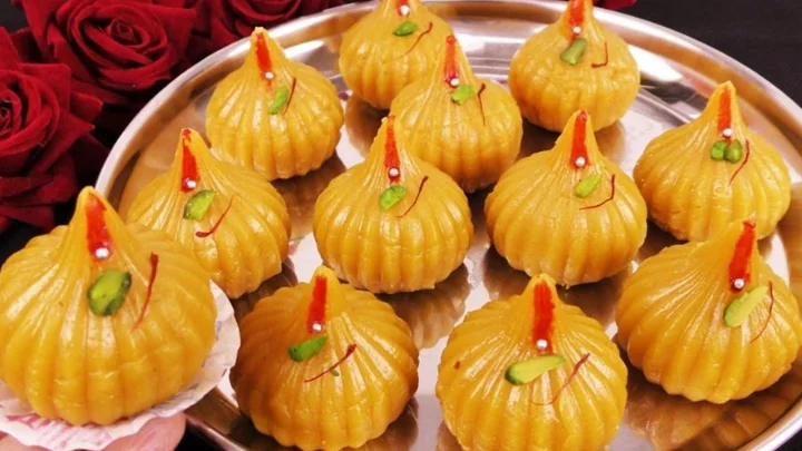 পূজার মিষ্টিমুখে এবার ভিন্ন স্বাদের মোদক