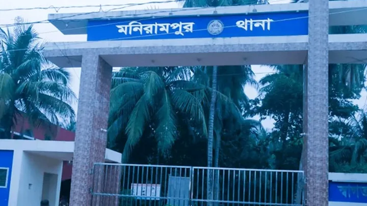 যশোরে পিকআপের ধাক্কায় মা-ছেলে নিহত, বাবা আহত