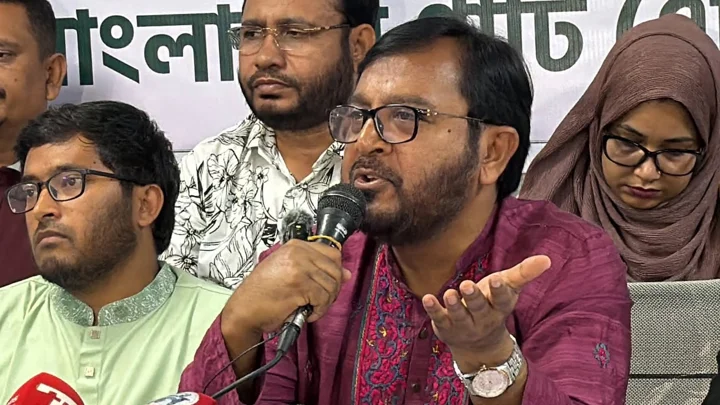 দুই দফায় জ্বালানি তেলের দাম বৃদ্ধি, দেউলিয়াত্বের পরিচয় দিয়েছে সরকার: মজিবুর রহমান মঞ্জু