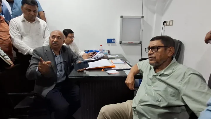 স্বাস্থ্যমন্ত্রীর আকস্মিক পরিদর্শন, লাইসেন্স না থাকায় ক্লিনিক সিলগালা