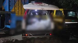 নদীতে ভাসছিল নগ্ন ও পচন ধরা মরদেহ