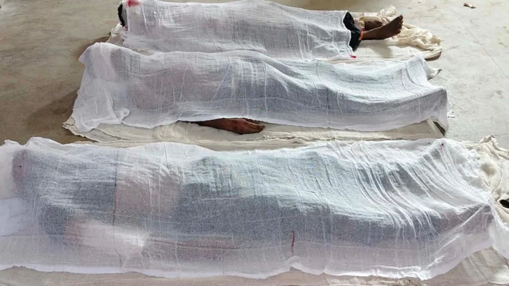 স্বজনের মরদেহ দেখে ফেরার পথে লাশ হলেন তারা