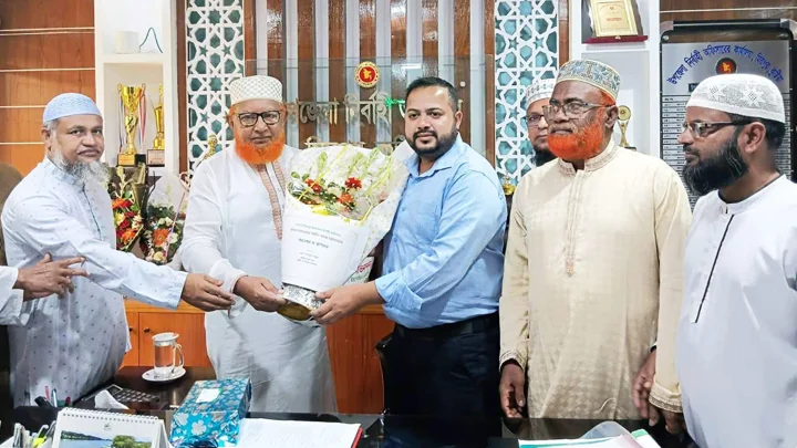 নেতাকর্মী নিয়ে নবাগত ইউএনওকে সংবর্ধনা জামায়াত এমপির, পদমর্যাদা নিয়ে প্রশ্ন