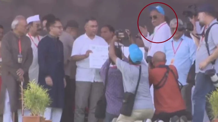 এমপি হয়েও নিলেন আখচাষির প্রণোদনা