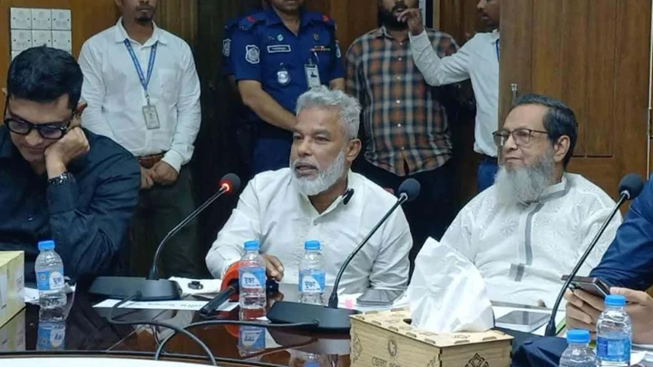 ‘নারায়ণগঞ্জে পুলিশ গোপালি দিয়ে ভরে গেছে’, তালিকা চাইলেন এমপি