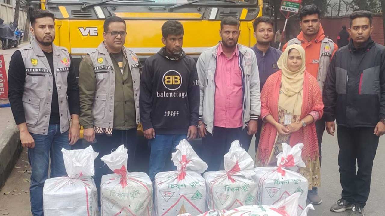 ঢাকায় উদ্ধার হওয়া বস্তা ভর্তি মুখপোড়া হনুমান। ছবি : এশিয়া পোস্ট