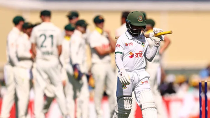 স্টার্কের তোপে লাঞ্চেই বিপর্যস্ত বাংলাদেশ