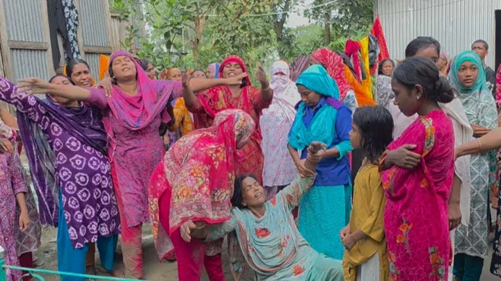 পাশাপাশি কবরস্থানে চিরনিদ্রায় শায়িত বাবা ও মেয়ে