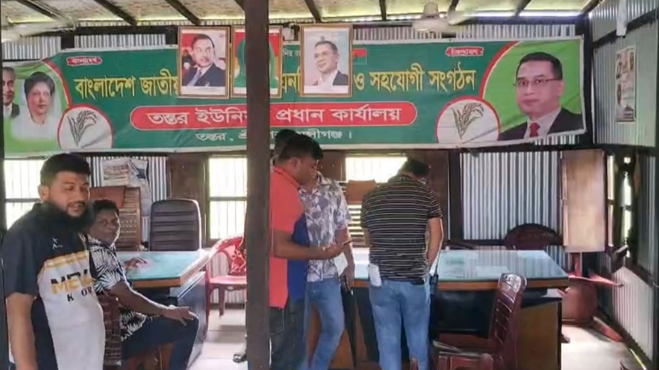 মুন্সীগঞ্জে বিএনপি কার্যালয়ে ঢুকে ৪ নেতাকর্মীকে বেধড়ক পিটুনি