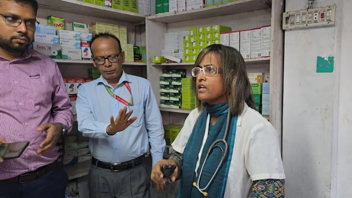 ভুয়া ডিগ্রি ব্যবহার করে চিকিৎসা দেওয়ায় নারীর ৩ মাসের কারাদণ্ড