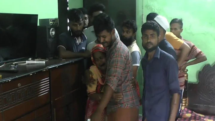 নারায়ণগঞ্জে স্ত্রীকে ছুরিকাঘাতের পর স্বামীর আত্মহত্যা