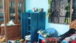 শিক্ষকের বাড়িতে ডাকাতি, মাথায় আঘাতে আহত বাবা