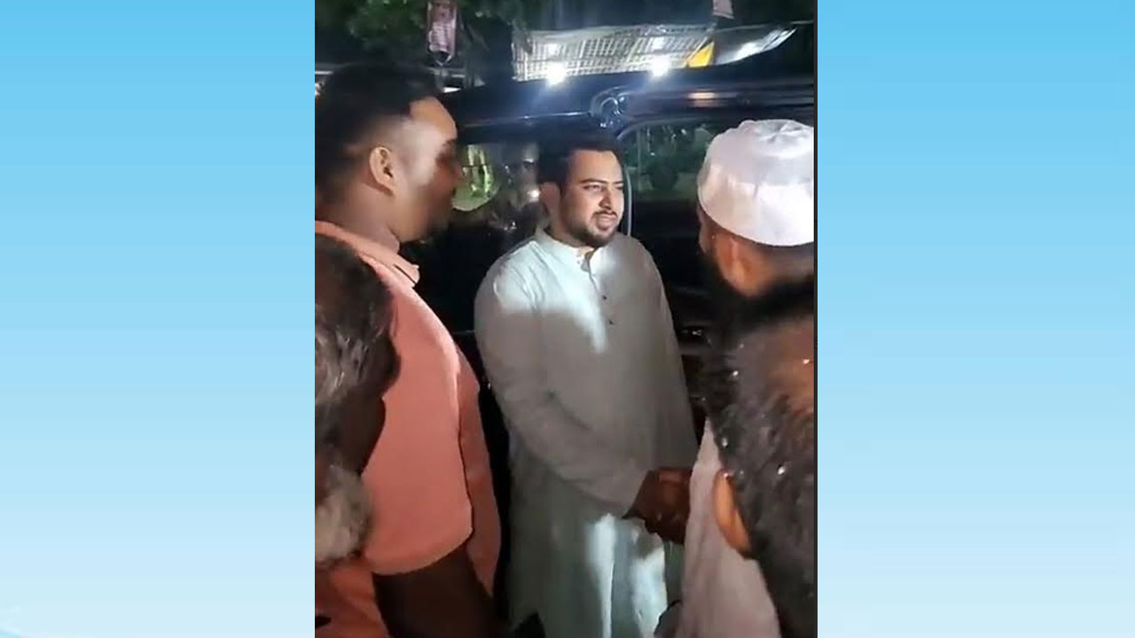 শেরপুরে শহীদ পরিবারের সঙ্গে নাহিদ ইসলামের সৌজন্য সাক্ষাৎ