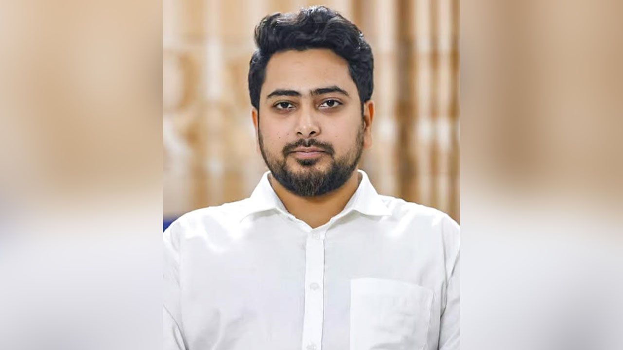 সার্কিট হাউসের ভেতরে নিয়ে গিয়ে হামলা চালিয়েছে সন্ত্রাসীরা: নাহিদ
