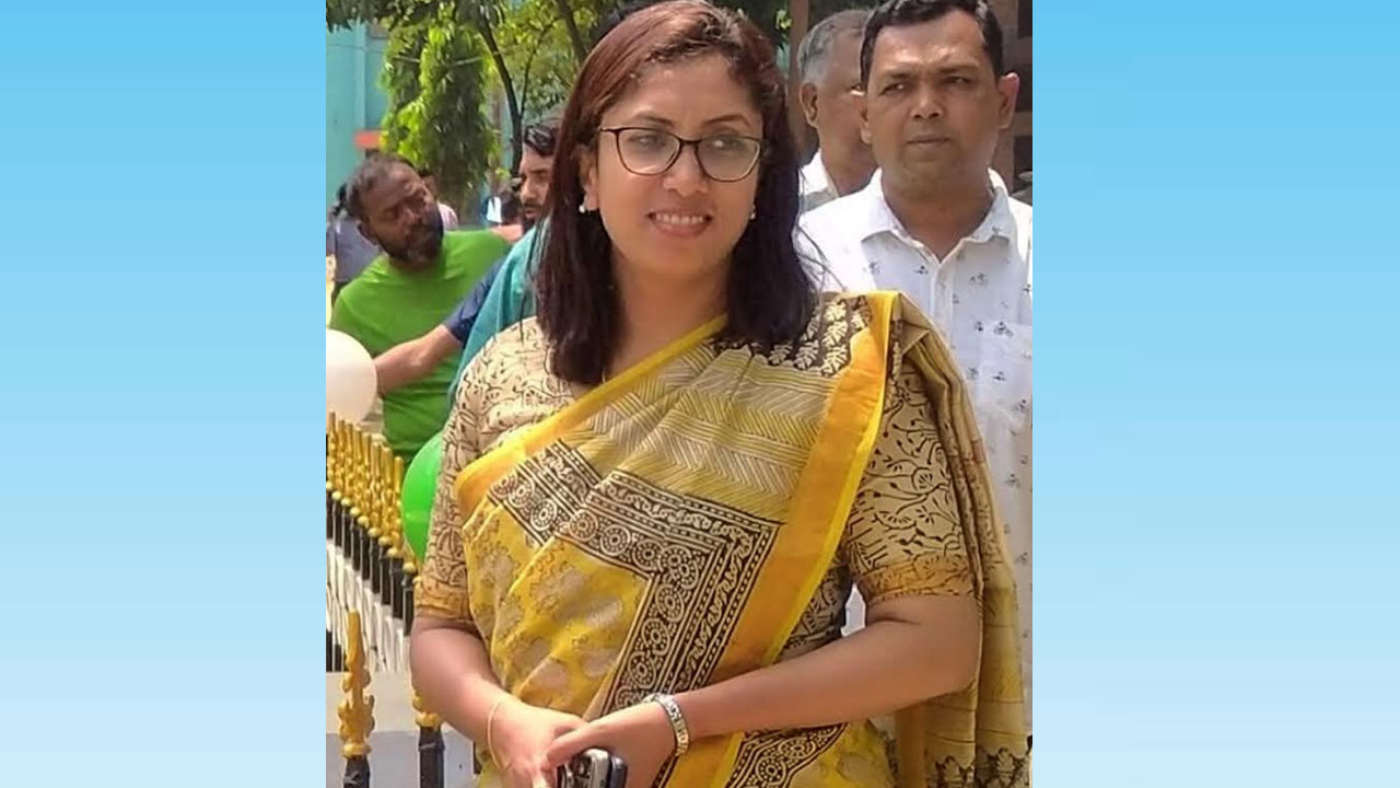 মহাদেবপুরের ইউএনওর কাছে ব্যাখ্যা চাইলেন বিচারক